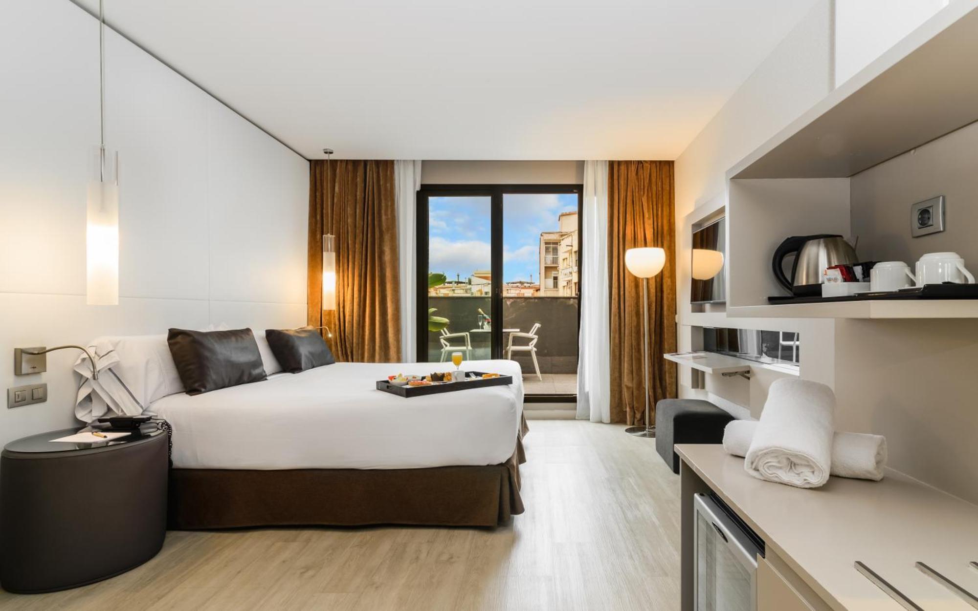 Urban terrace room includes one access to the spa per person per