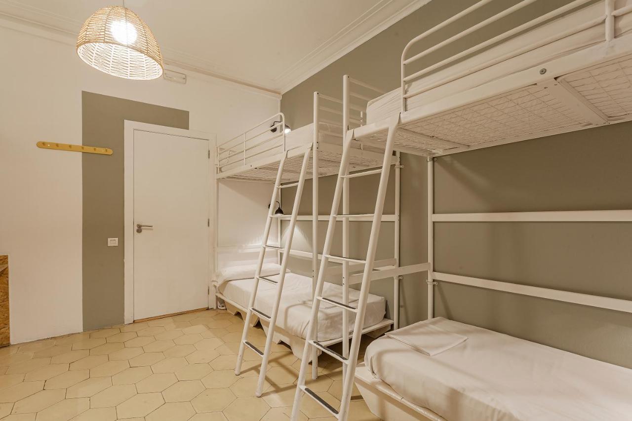 Quintuple Room