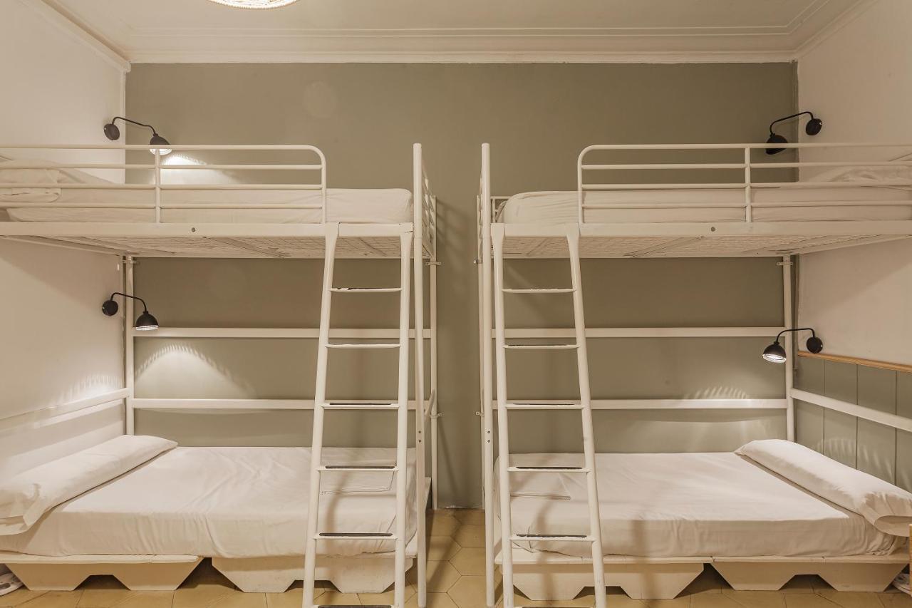 Quintuple Room