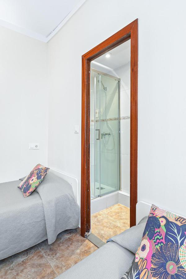 Twin Room Private Bathroom