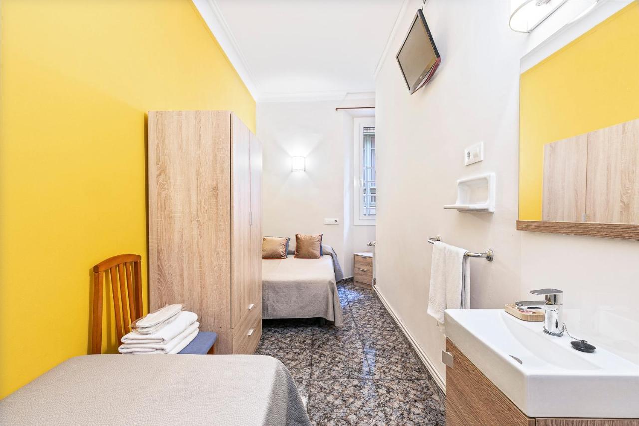 Economy Triple Room
