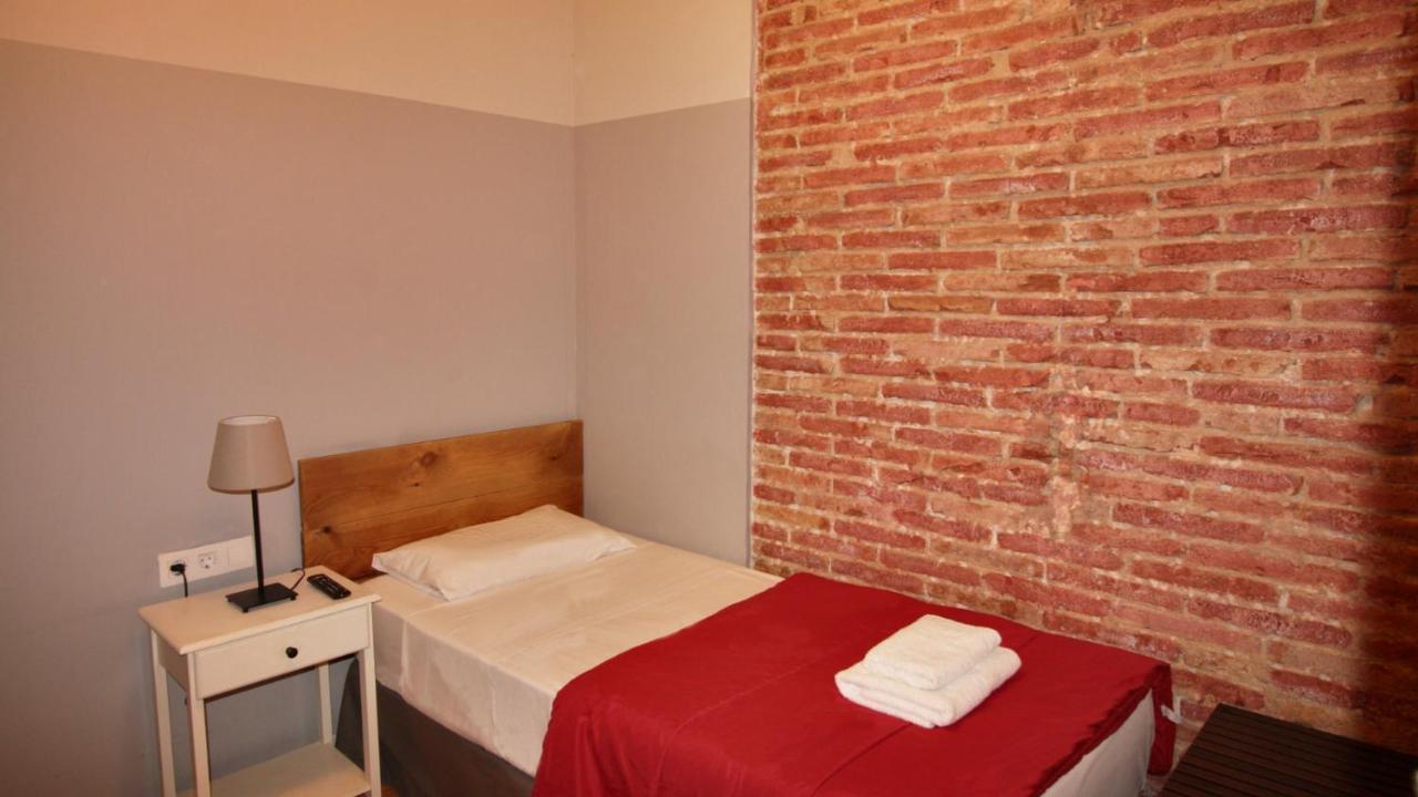 Single Room with Shared Bathroom,1366754078:JPEG