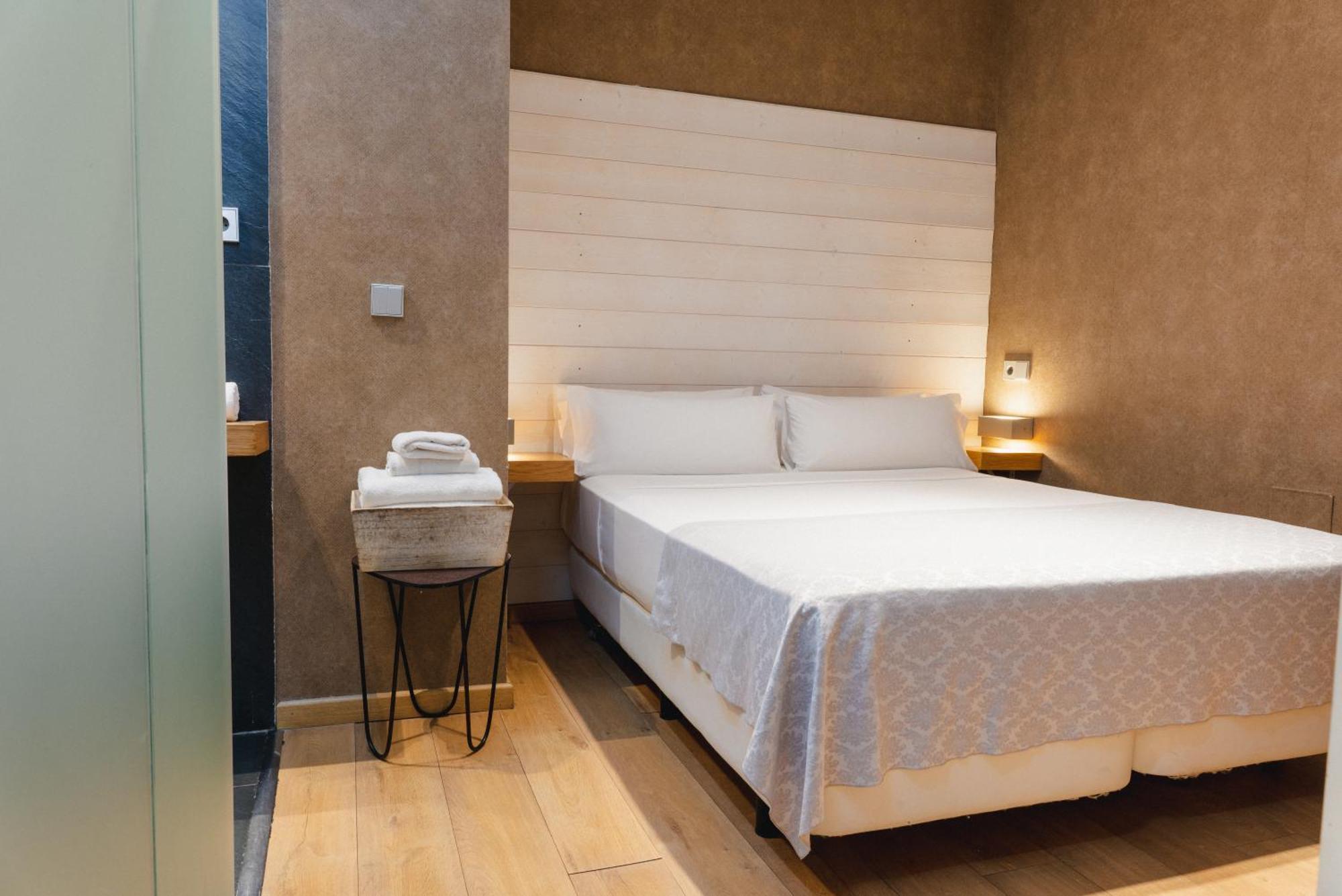 Double Room,1432088593:JPEG