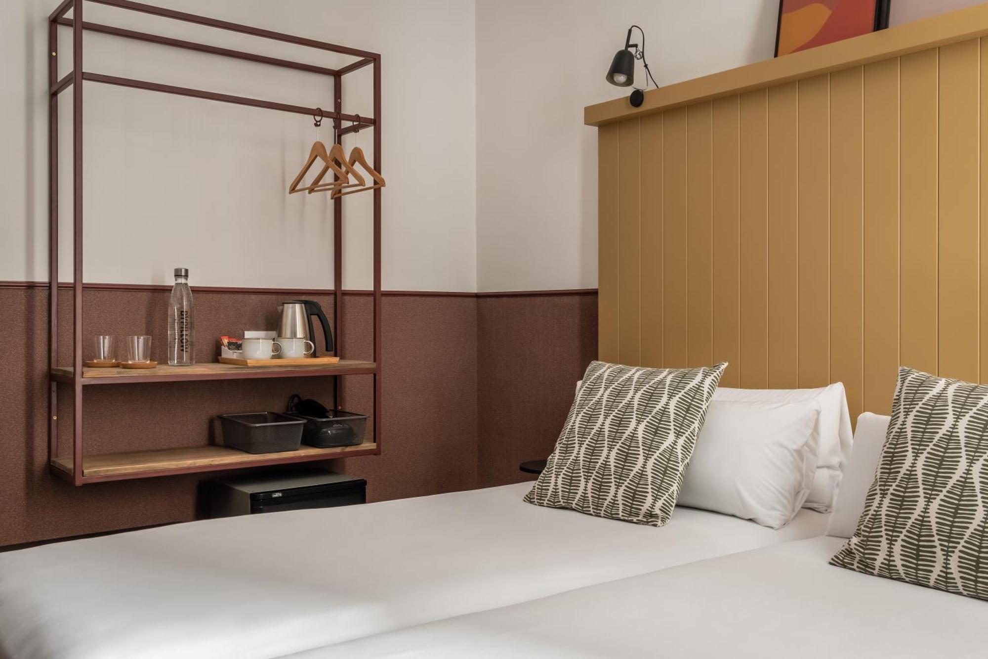 Twin Room,1498862101:JPEG