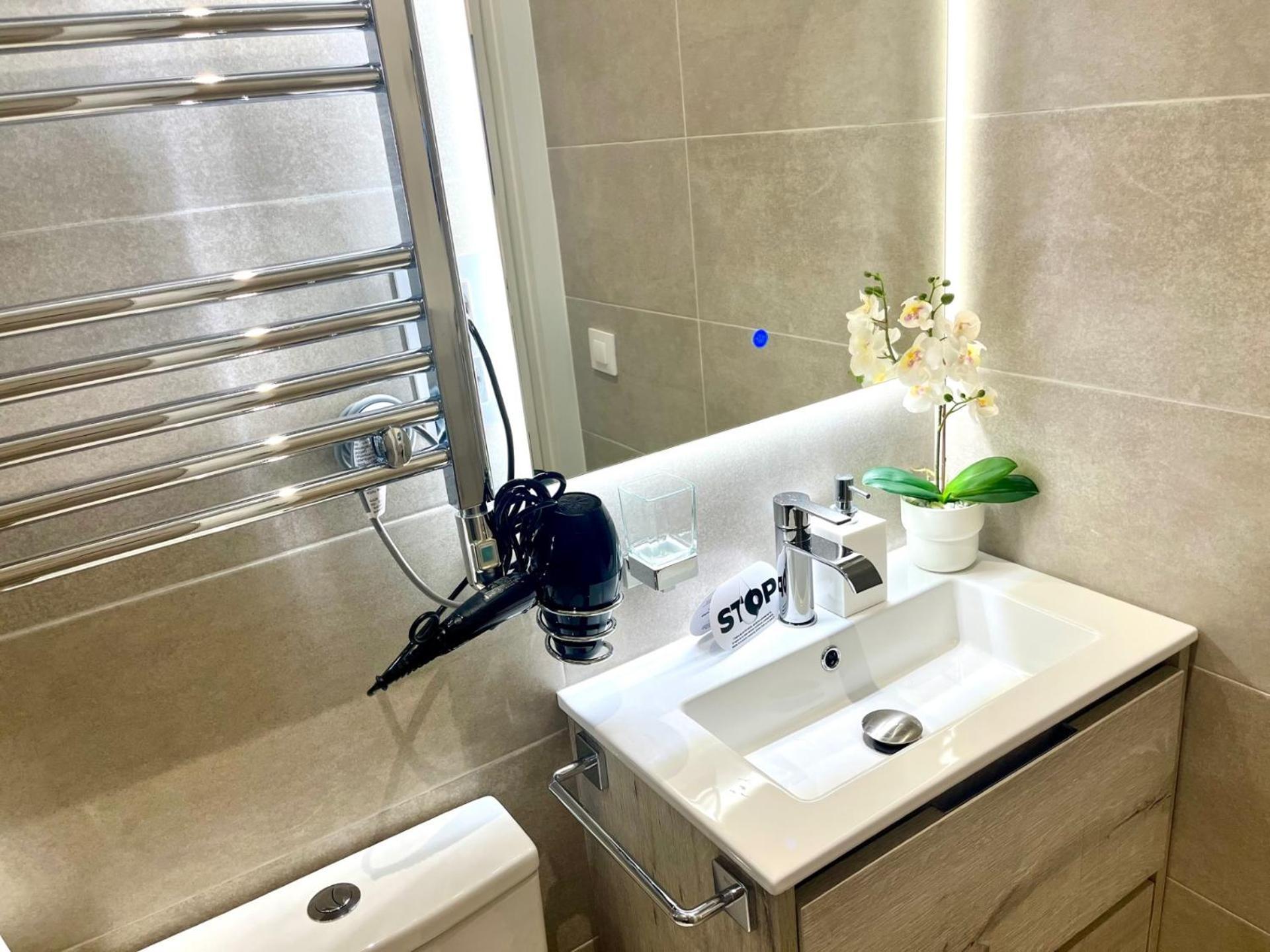 Single Room Private Bathroom