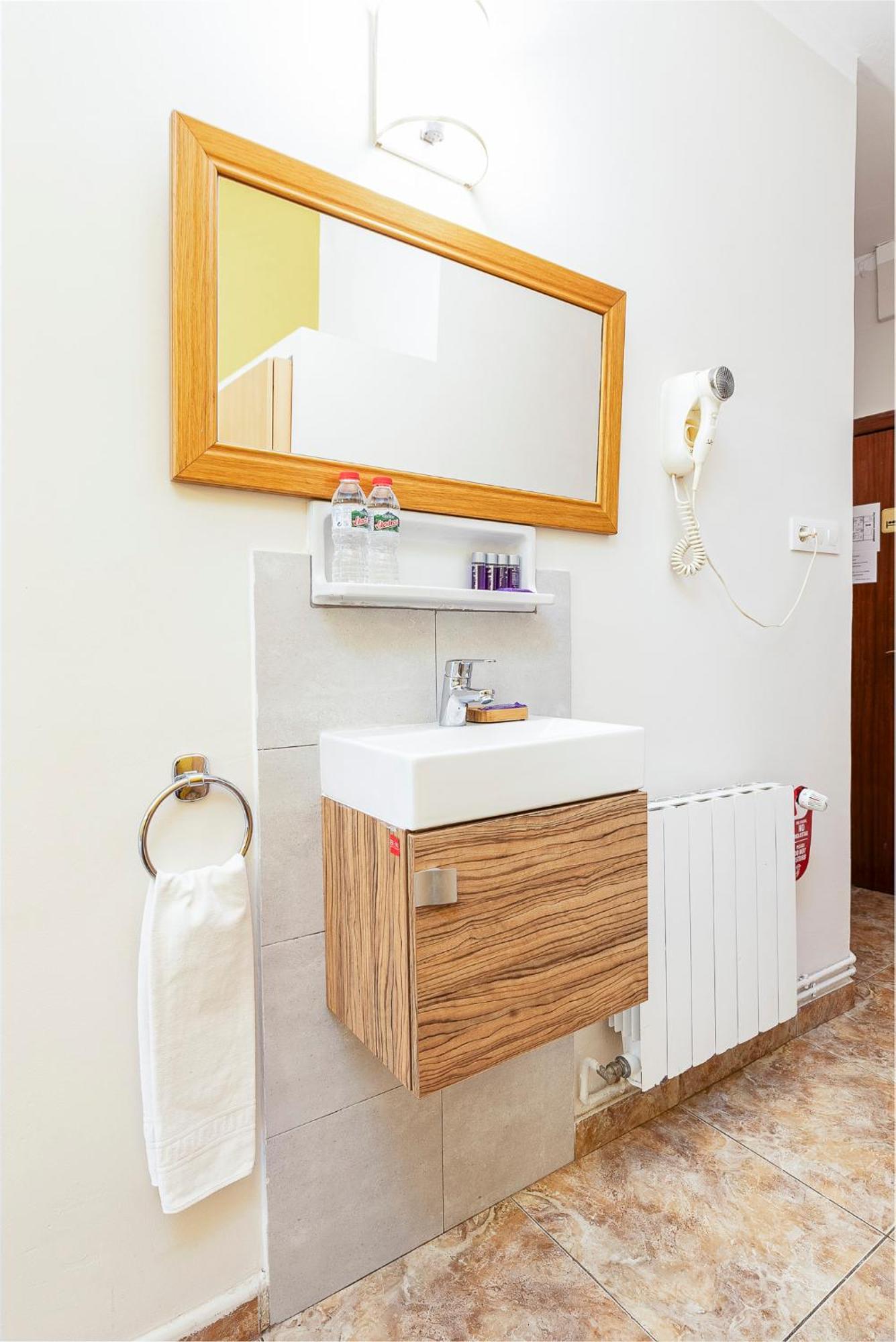Double Room Private Bathroom