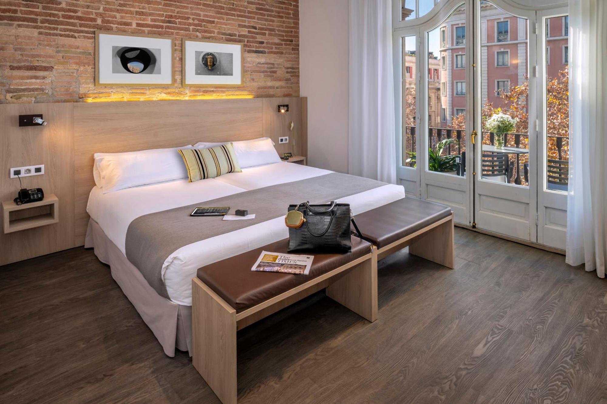 Deluxe Tweepersoonskamer met 1 of 2 Bedden en Balkon met uitzicht op de Rambla
