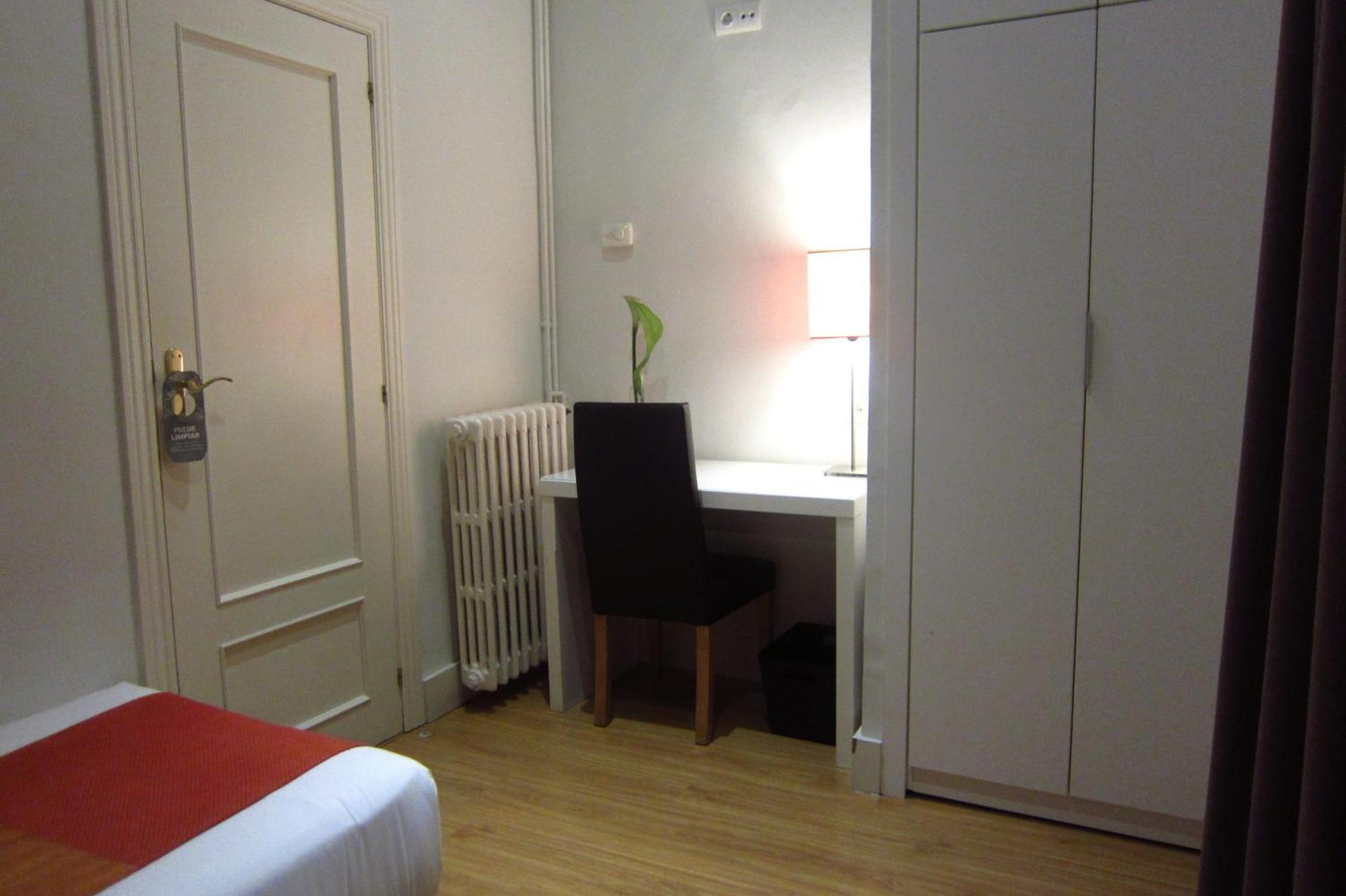 Budget Eenpersoonskamer met Eigen Externe Badkamer