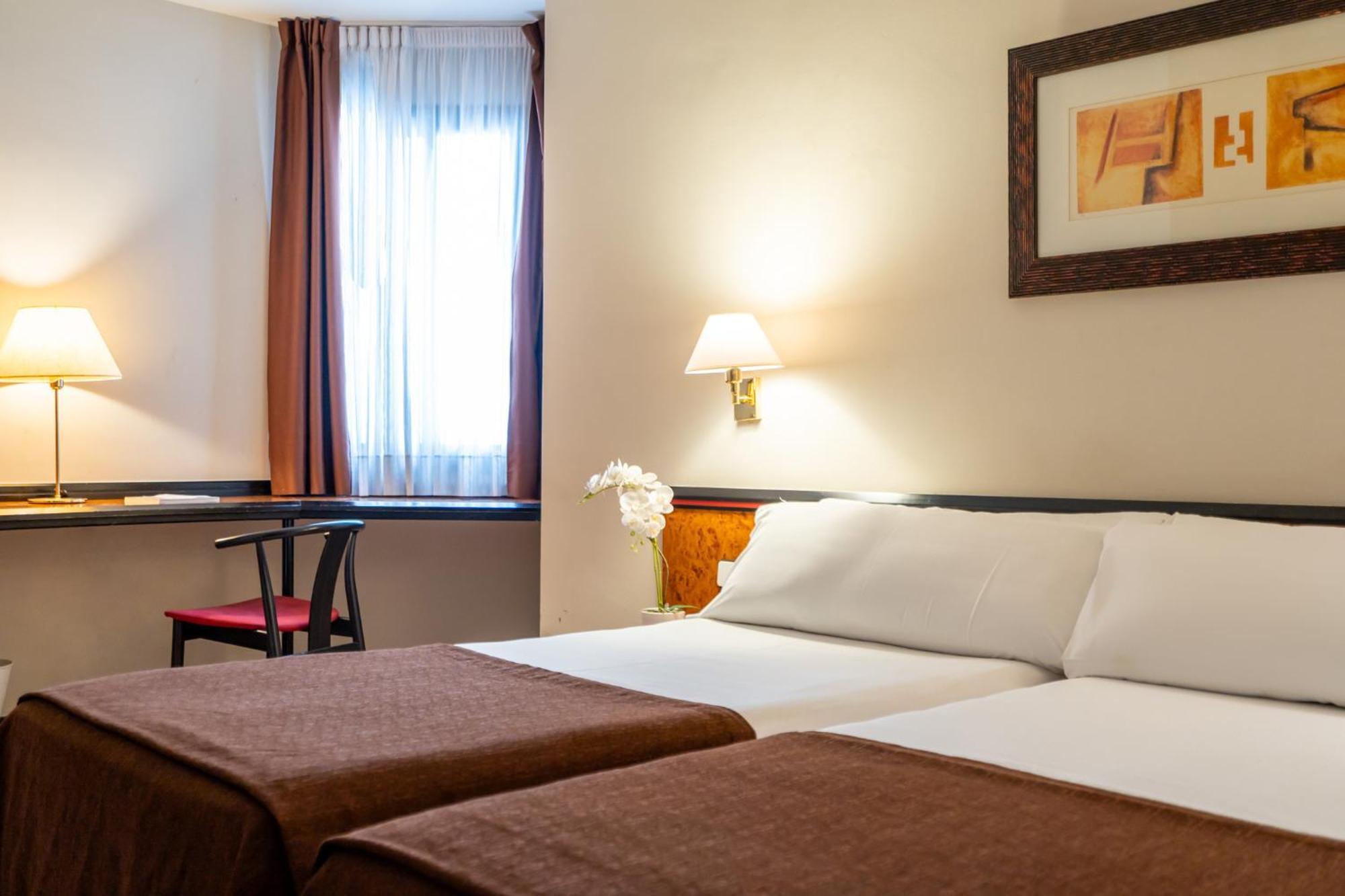 Quarto Duplo com Cama Extra