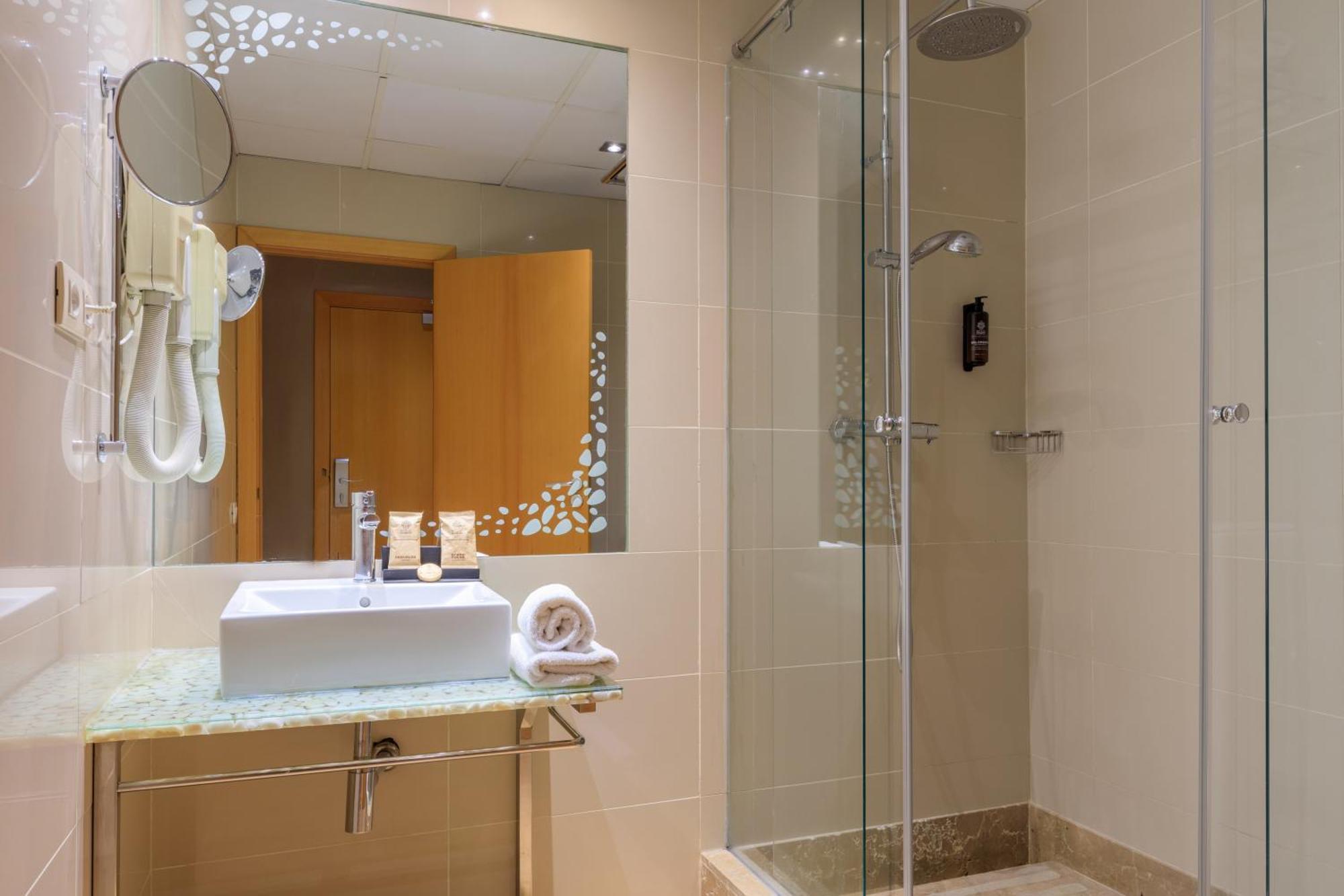 Double Room with Extra Bed and Balcony,1607217745:JPEG