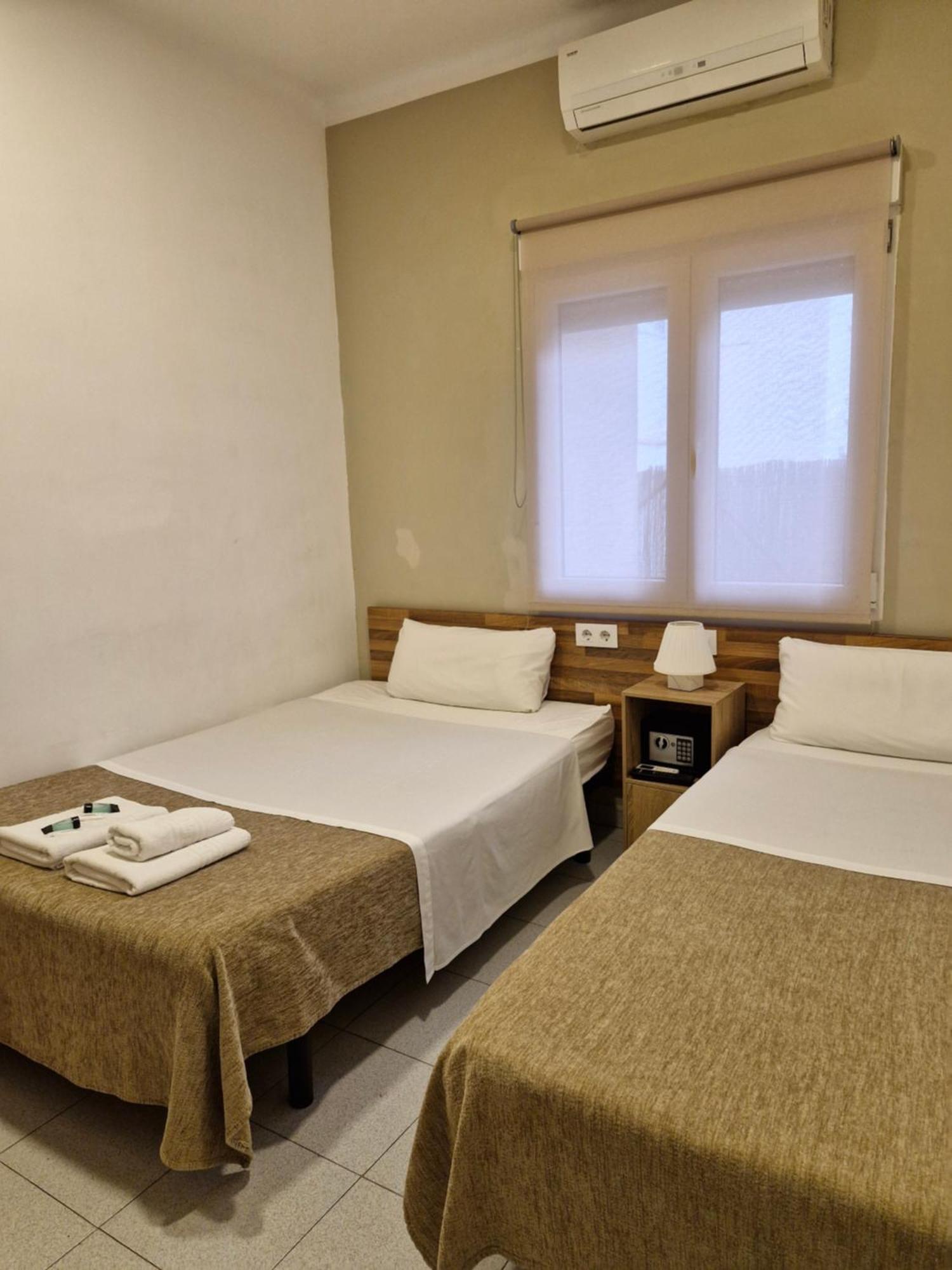 Twin Room Private Bathroom