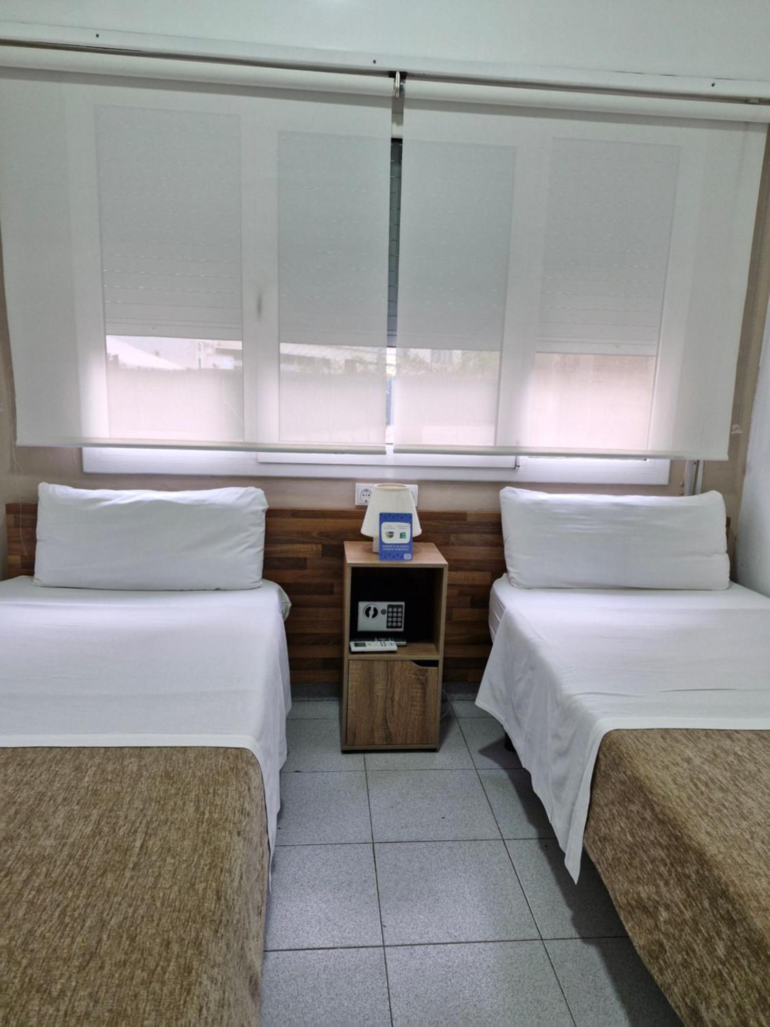 Twin Room Private Bathroom