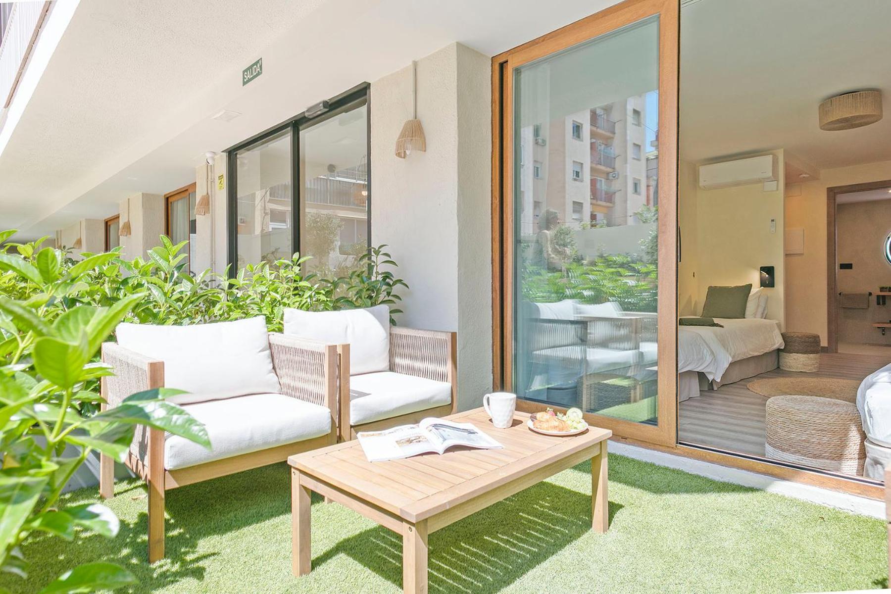 Family Room Balcony,1666040129:JPEG