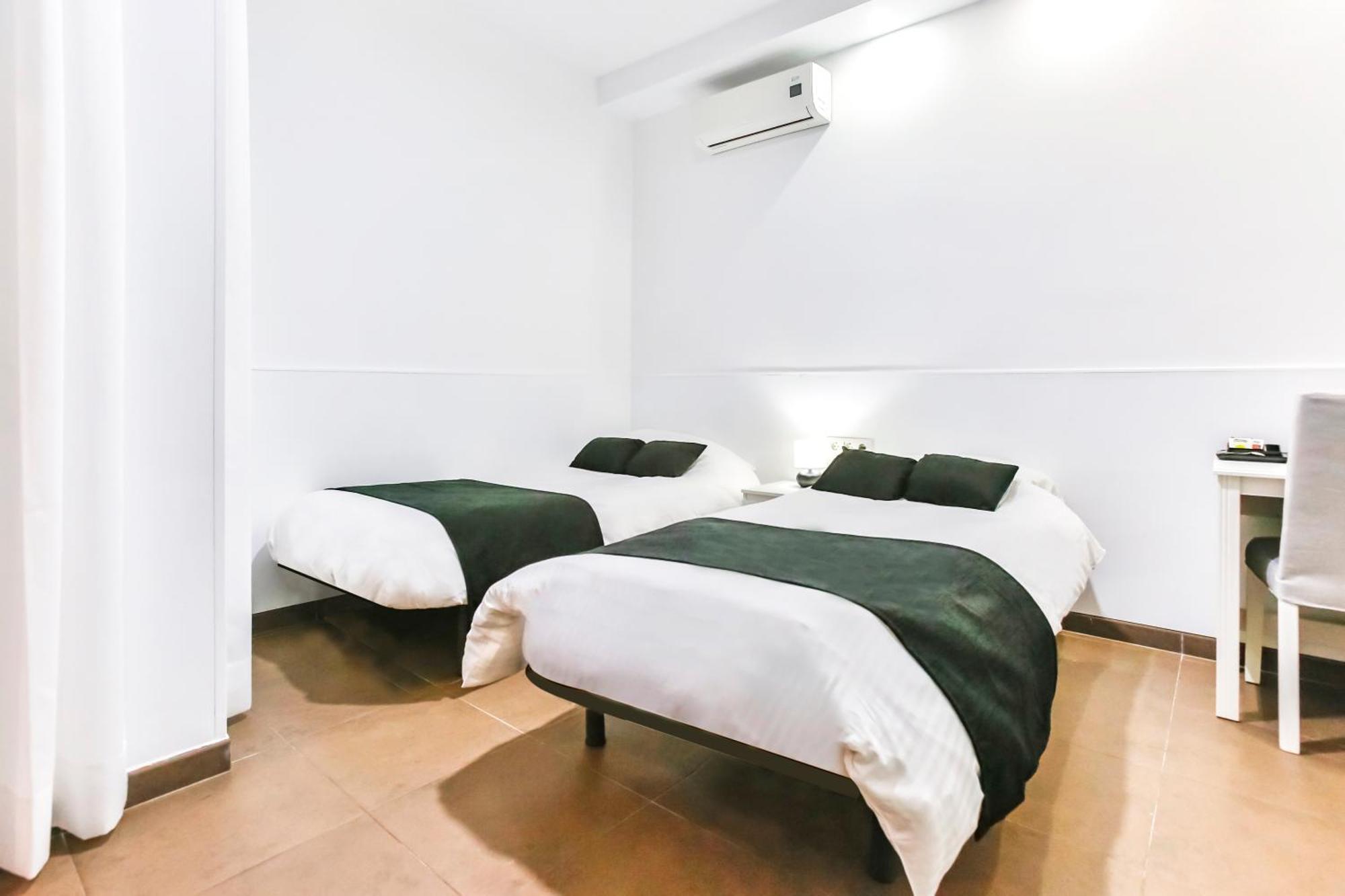 Twin Room Private Bathroom