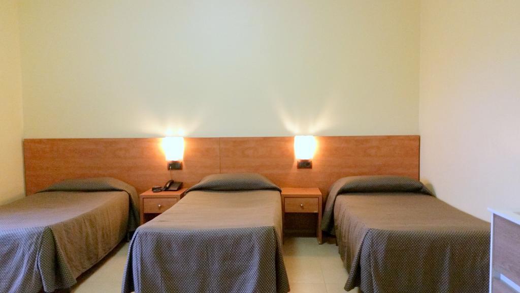 Triple Room with Shared Bathroom,206487418:JPEG