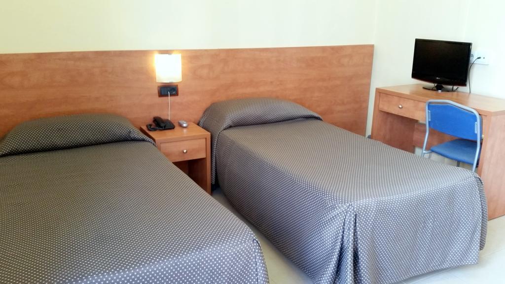 Twin Room with Shared Bathroom,206487676:JPEG