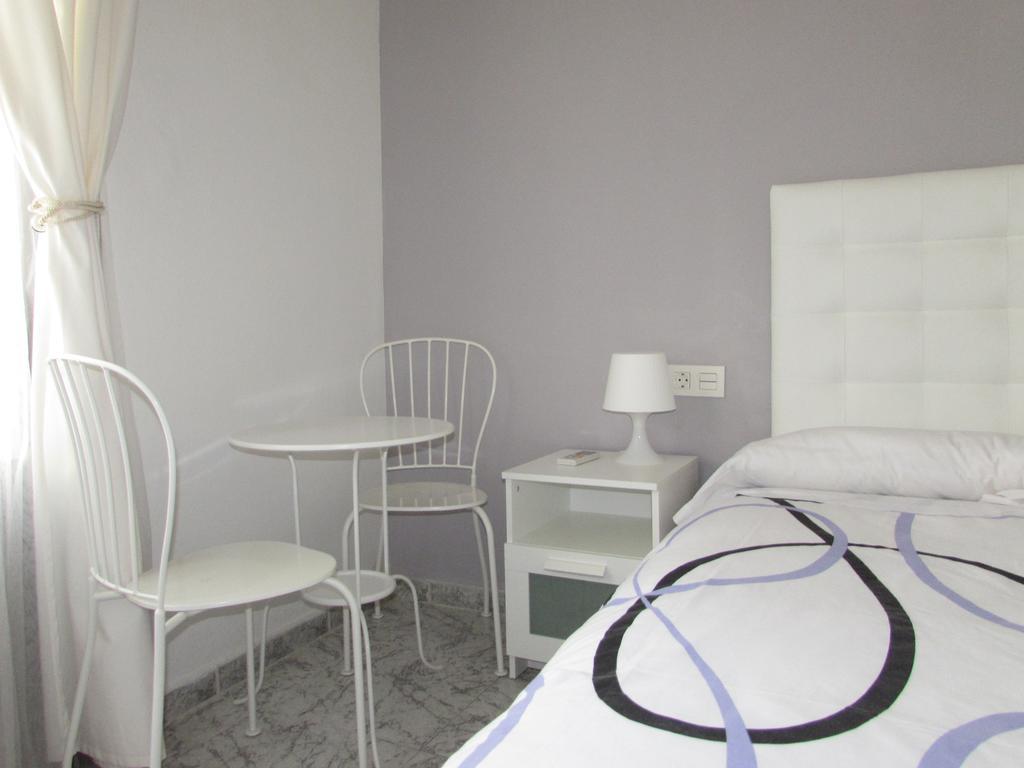 Vierbettzimmer mit eigenem Bad und Terrasse