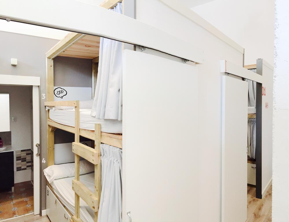 Cama em Dormitório Misto com 4 Camas e Casa de Banho Privativa