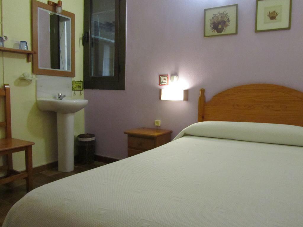 Innenliegendes Doppelzimmer mit Gemeinschaftsbad
