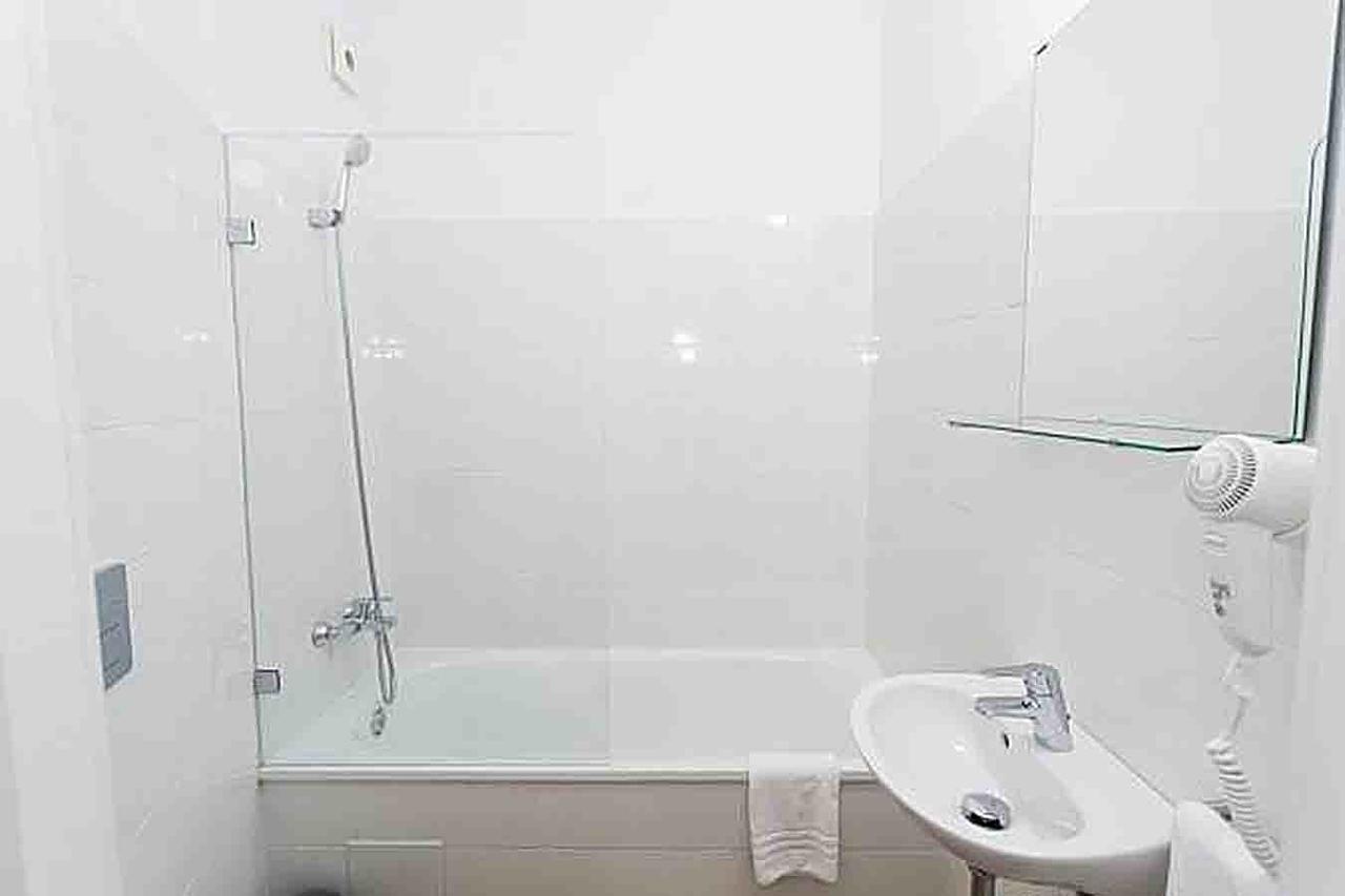 Double Room,1353518275:JPEG