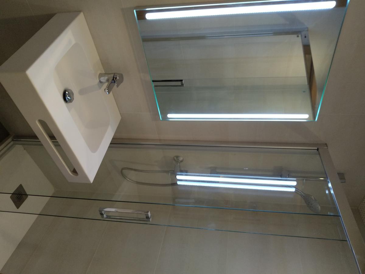 Quarto Individual com Casa de Banho