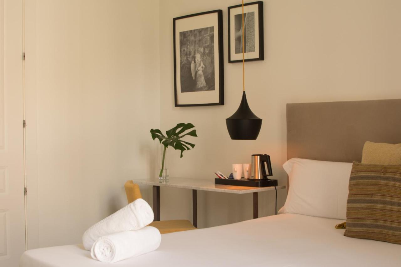 Doppel-/ Zweibettzimmer mit Straßenblick