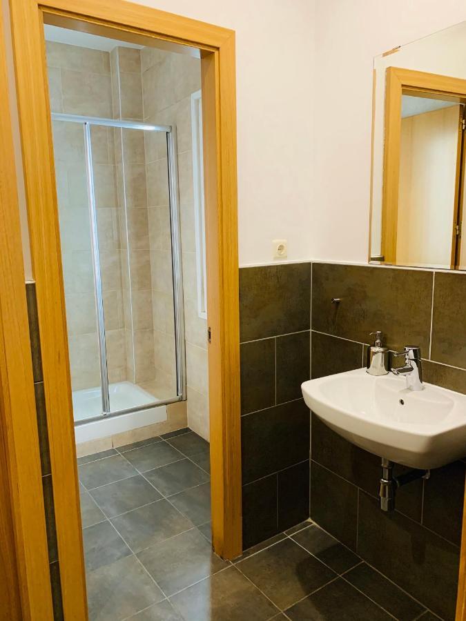 Twin Room with Shared Bathroom,993484999:JPEG