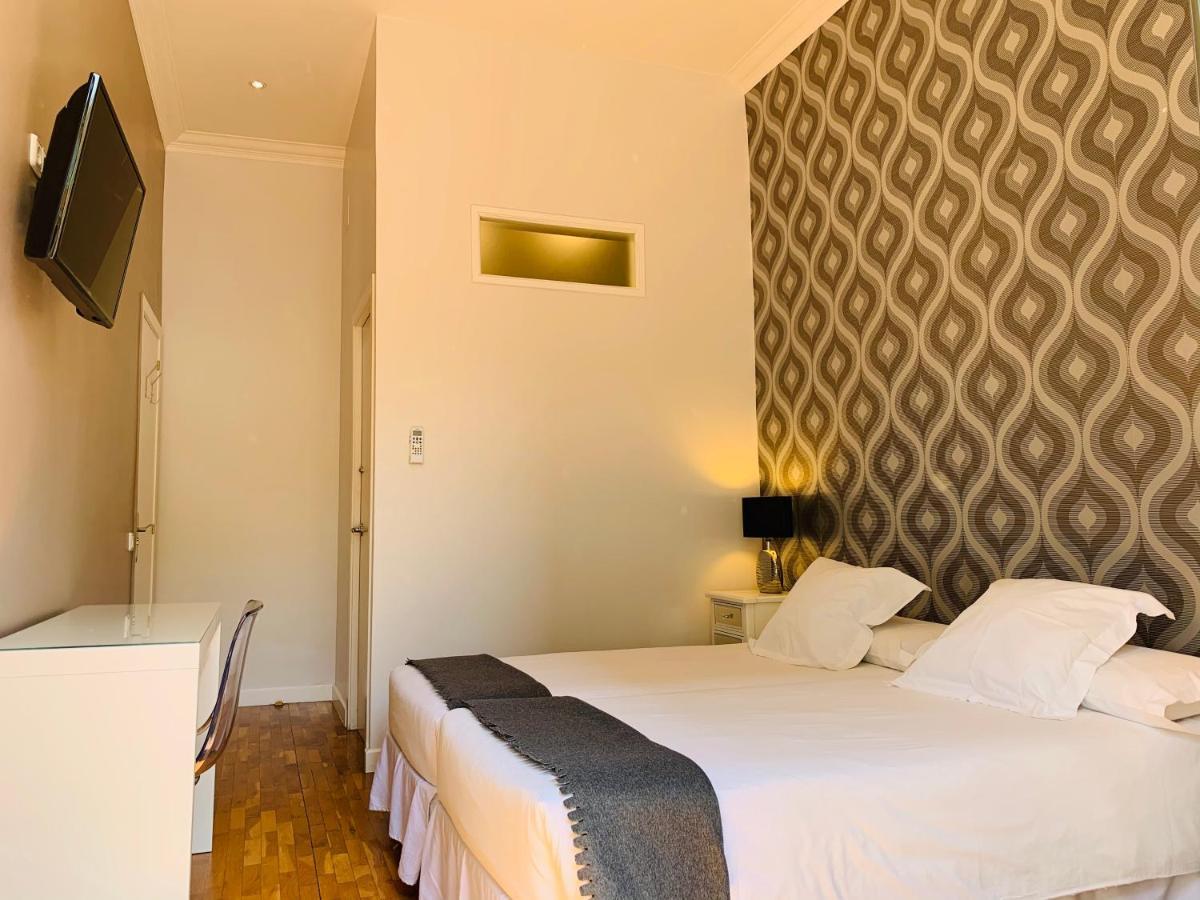 Twin Room Private Bathroom