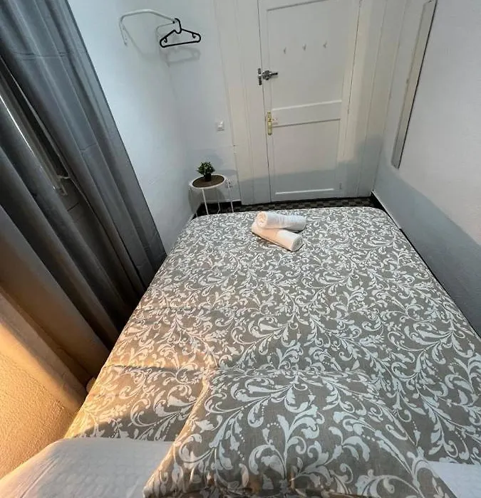 A & M Barcelona Hostal-1