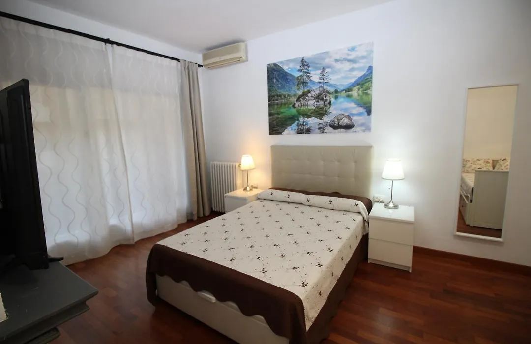 Habitaciones Viladomat-1