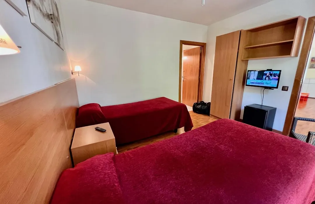 Hostal Madrazo-1