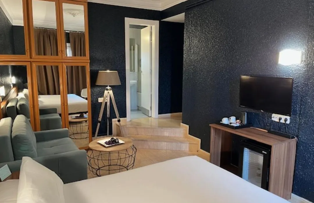 Hostal Iznájar Barcelona-1