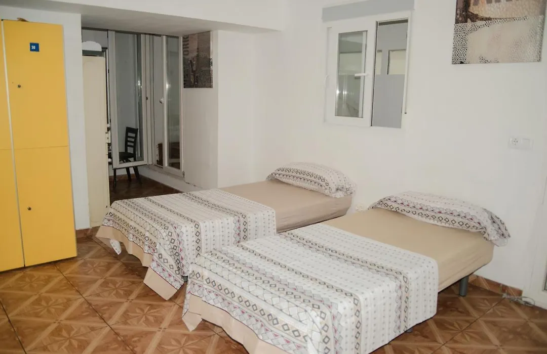 Hostal Ideal Sants-1