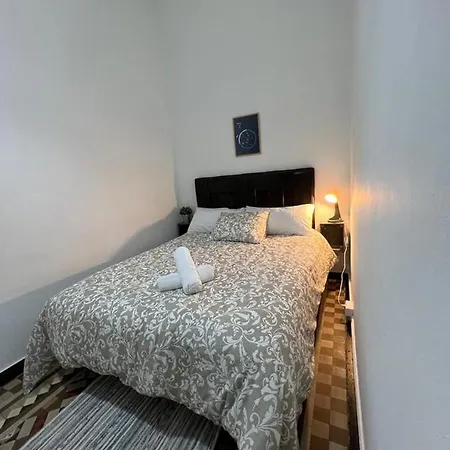 A & M Barcelona Hostal-3