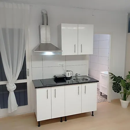 Bright Private Double Room City Center Metro L-1 Urgell L-5 Hospital Clinic-3