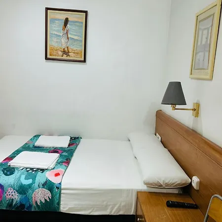 Hostal Mont Thabor-3