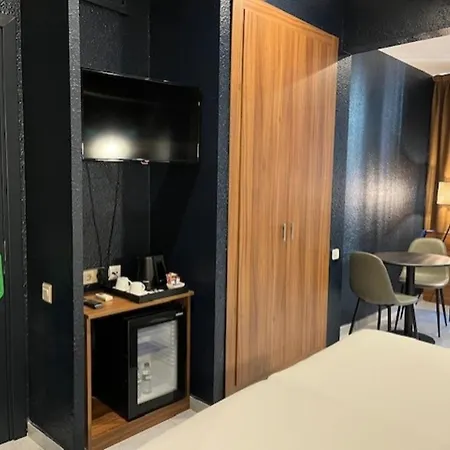 Hostal Iznájar Barcelona-2