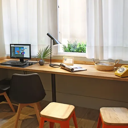 Chic&Basic Tallers Hostal-3