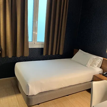 Hostal Iznájar Barcelona-3